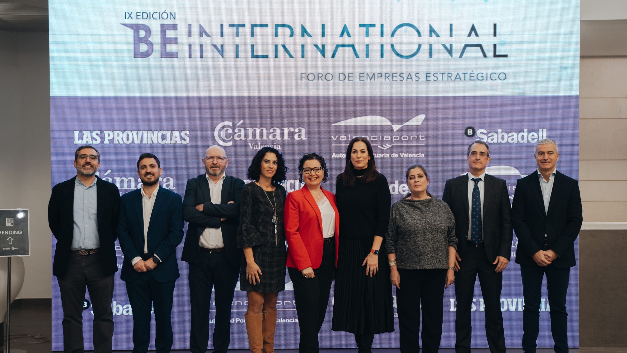 Imagen con nuestros ponentes; Ignacio Ramos, Pablo Arjona, Alfonso Martínez, Sabrina Femenía, Emi Boix, Luz Martínez, Carmen Caro, Jaime Escobar, Daniel Zurriaga